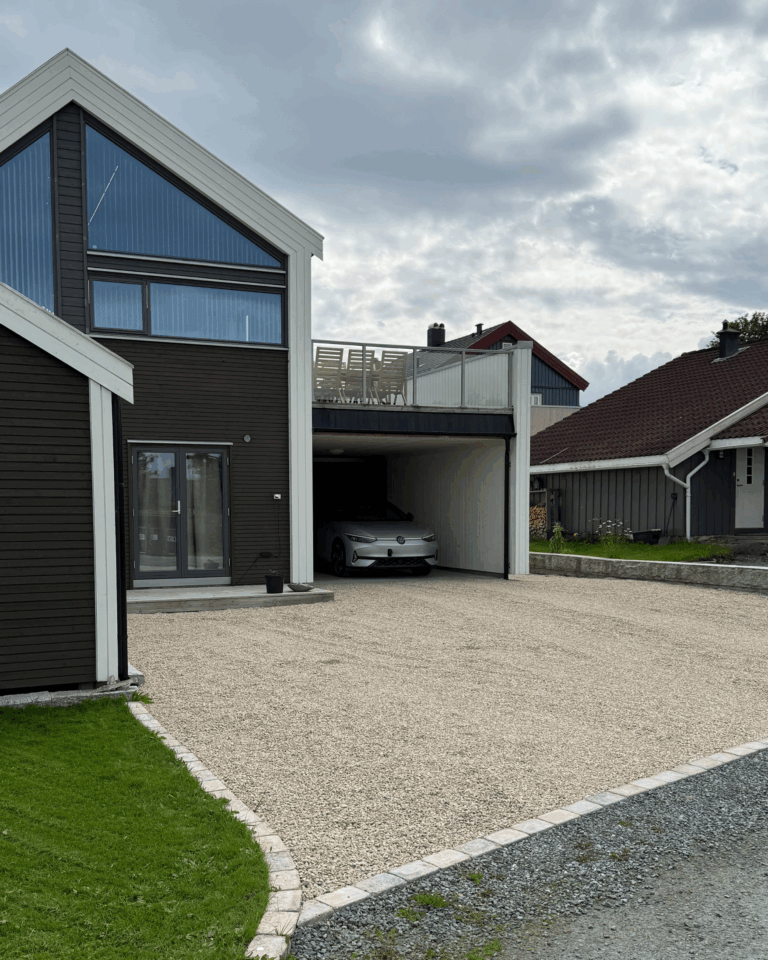 innkjørsel til moderne hus i trondehim